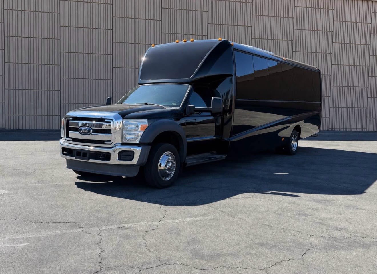 Party Bus (20 Pax) in the USA